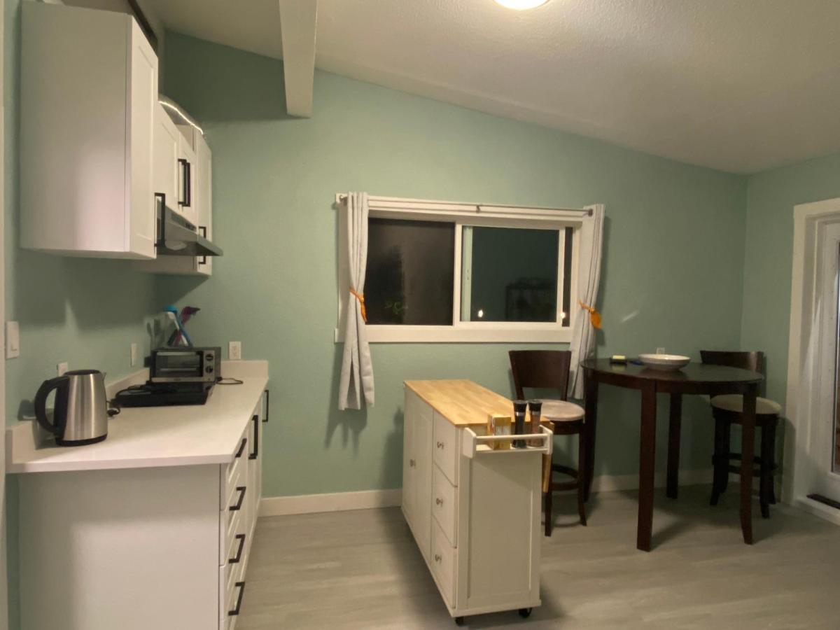 Hudson Homes Bnb Saanich Экстерьер фото