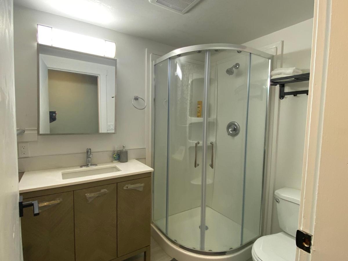 Hudson Homes Bnb Saanich Экстерьер фото