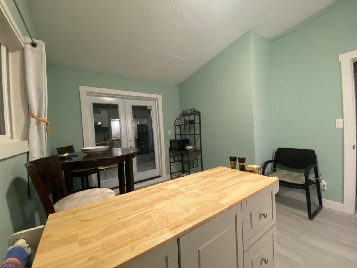 Hudson Homes Bnb Saanich Экстерьер фото