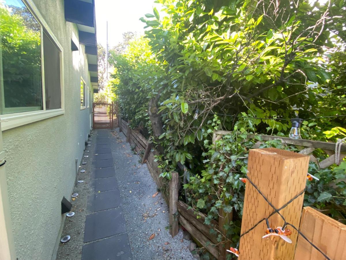 Hudson Homes Bnb Saanich Экстерьер фото