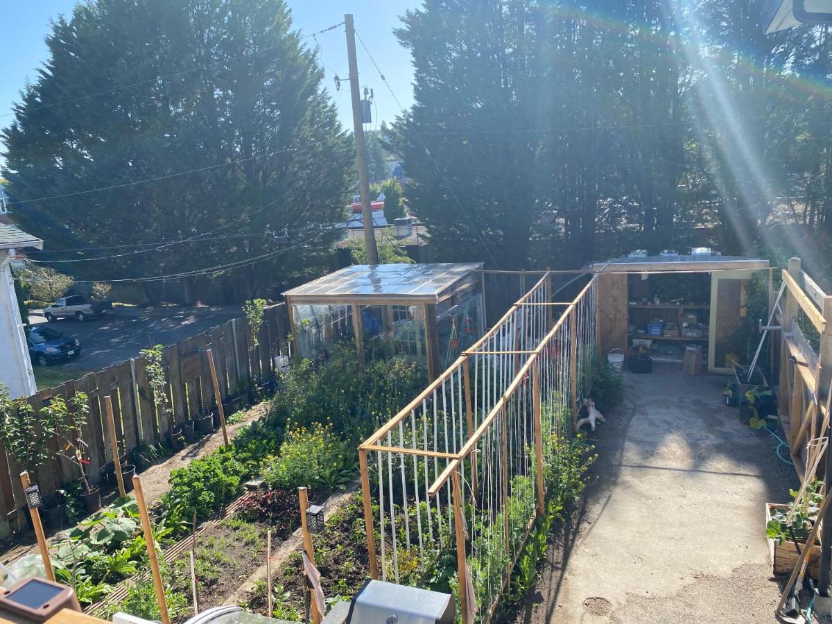 Hudson Homes Bnb Saanich Экстерьер фото