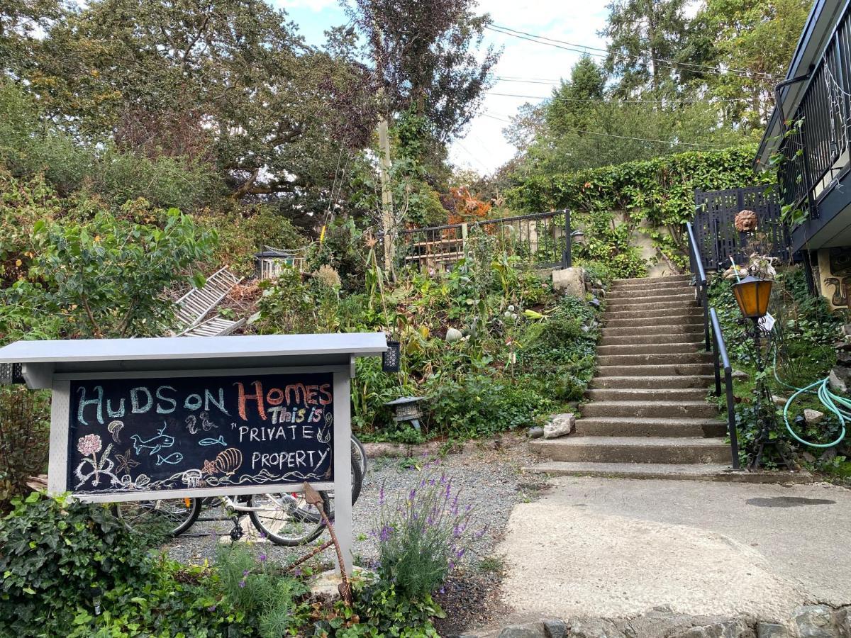 Hudson Homes Bnb Saanich Экстерьер фото