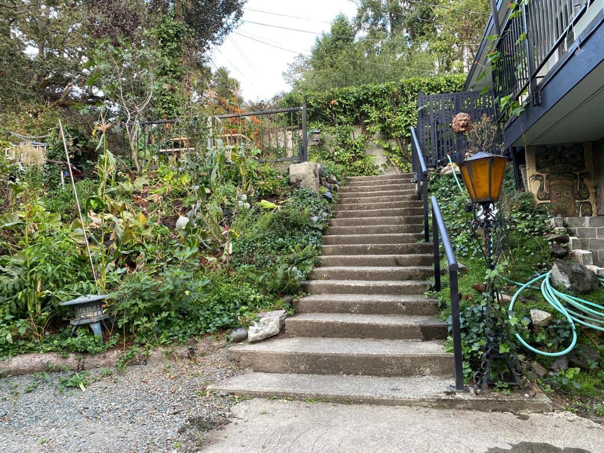 Hudson Homes Bnb Saanich Экстерьер фото
